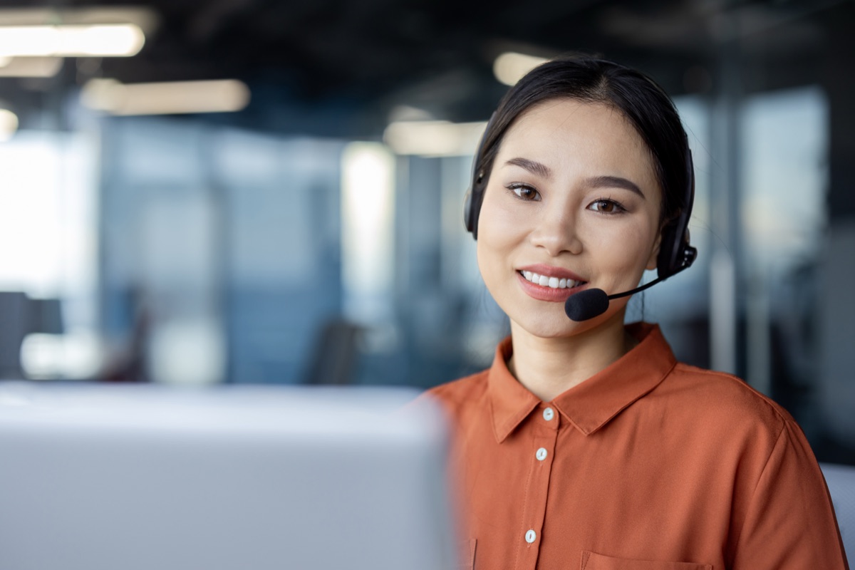 Trained C2C representative handling customer follow-up by phone